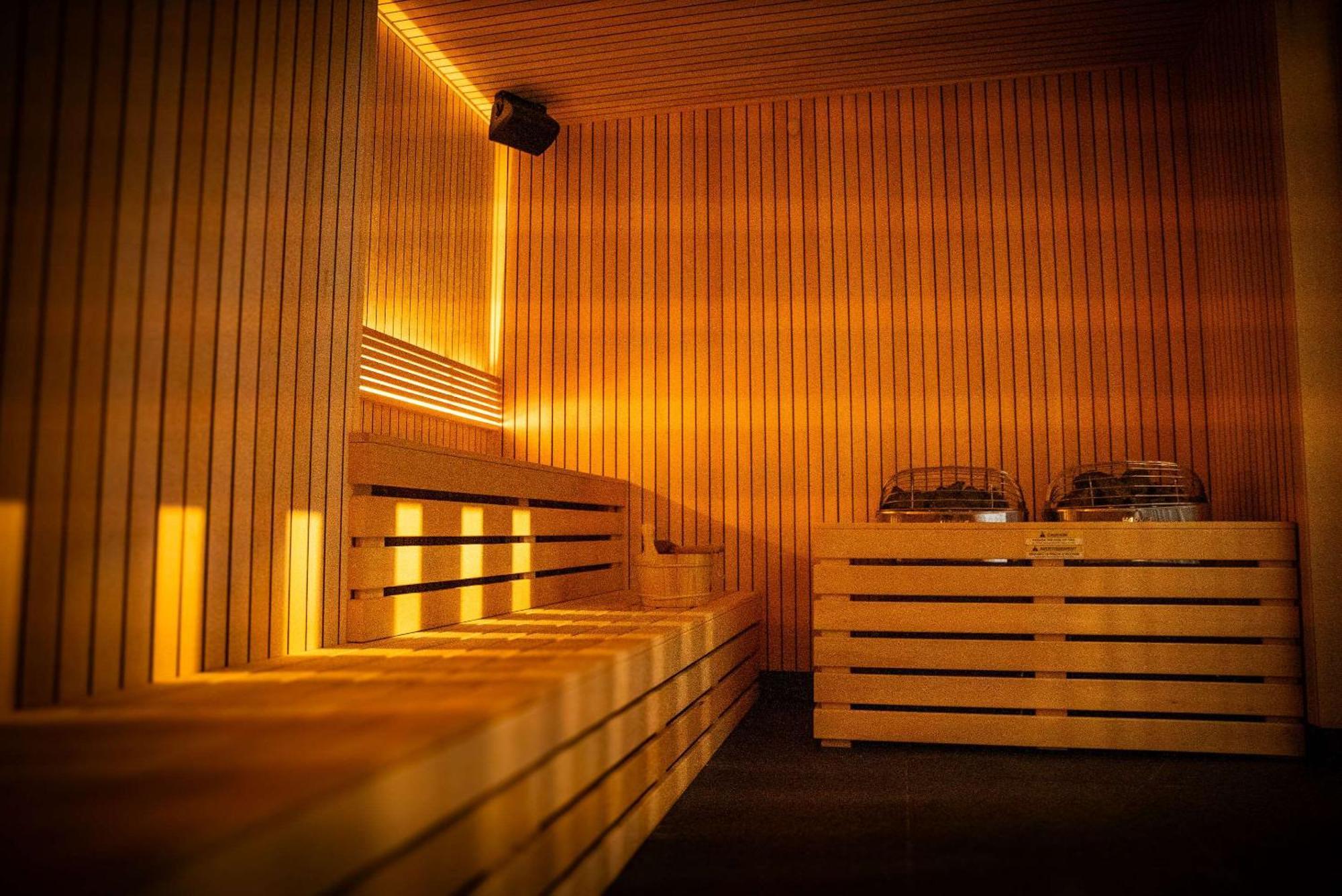 Le Noranda Hotel & Spa, Ascend Hotel Collection Rouyn Exterior photo
