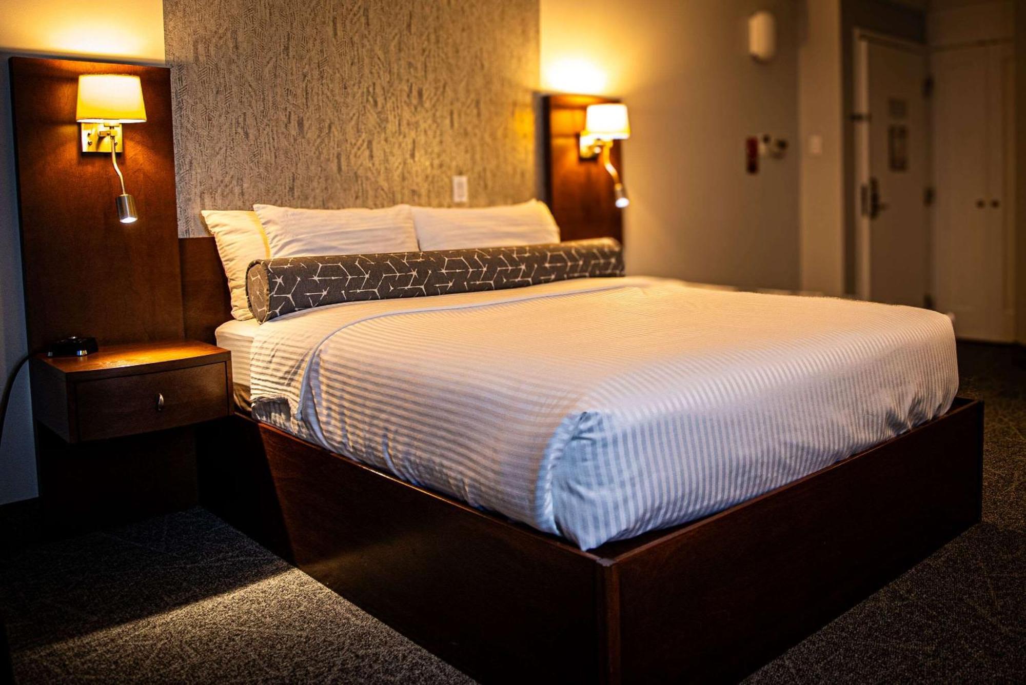 Le Noranda Hotel & Spa, Ascend Hotel Collection Rouyn Exterior photo